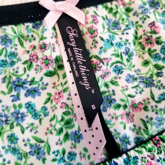 Victoria's Secret Vintage Sexy Little Things Bra & Skirted Thong Panty Set - Picture 6 of 16